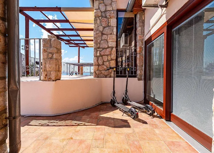 Tiffany Nyaraló Zára