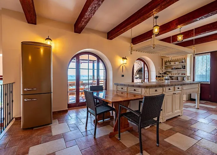 Nyaraló Tiffany Zára